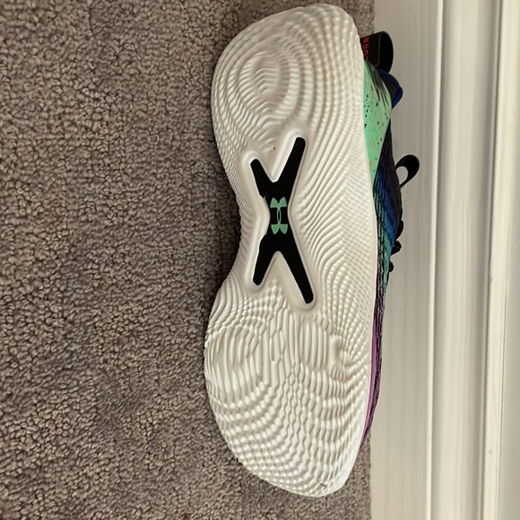 Under Armour Steph Curry girls basketball shoes - Picture 5 of 5